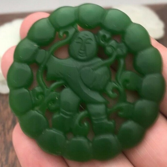 Exquisite Hand carved jade pendant. - Picture 3 of 3